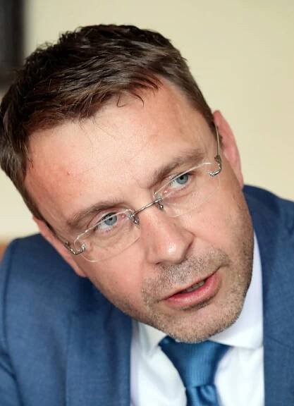 Zdražit dálniční známku na 2000 korun poslanci odmítli. „Nefér vůči řidičům,“ říkal ministr