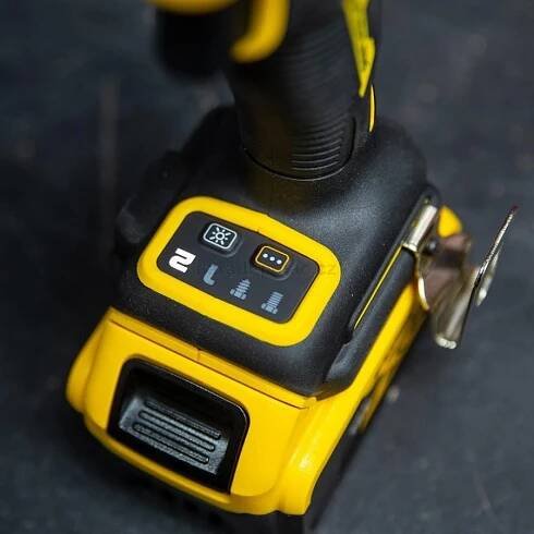 DeWALT DCF892N aku...