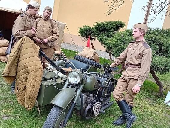 Hodonínem zněly kulomety, Němci se zuřivě bránili. Důstojník SS: Jsem hračička