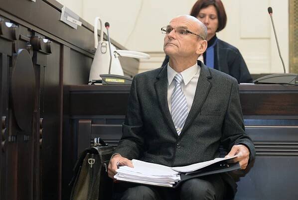 Obžalovaný soudce nešel kvůli neschopence k soudu, mezitím však vyhrál závody v běhu