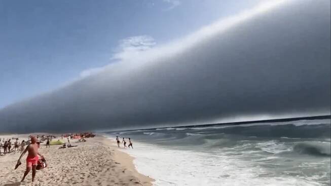 A Giant Tsunami Cloud Freaked Out Beachgoers in Portugal