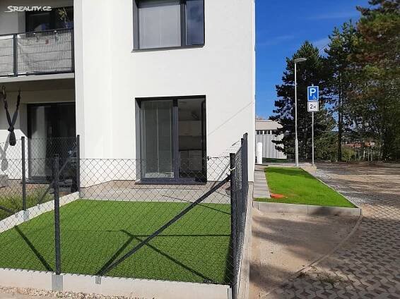 Pronájem bytu 1+kk 26 m², Na Vyhlídce, Rosice