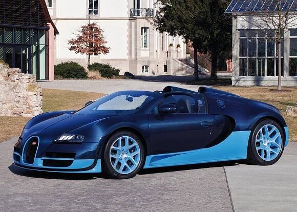 Před patnácti lety padla hranice 400 km/h. Bugatti Veyron vzniklo při jízdě vlakem