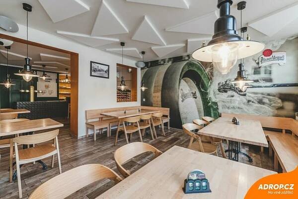 Žranice na prkně v restauraci Plzeňka Vrbenská Točna | Adrop.cz