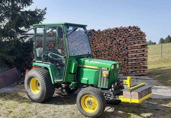 Malotraktor JOHN DEERE 955 s SPZ a TP / 2 sady kol / přední i zadní hydraulika / vč. mezikolové sekačky JOHN DEERE 60" HYDRO CUT