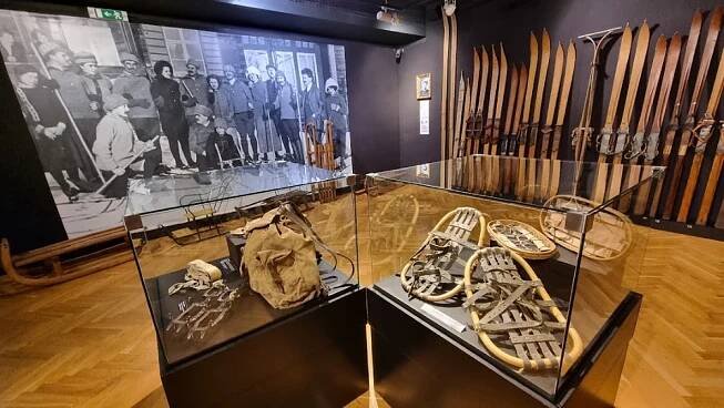 Na čem se kdysi v Beskydech lyžovalo? Ostravské muzeum hostí unikátní výstavu