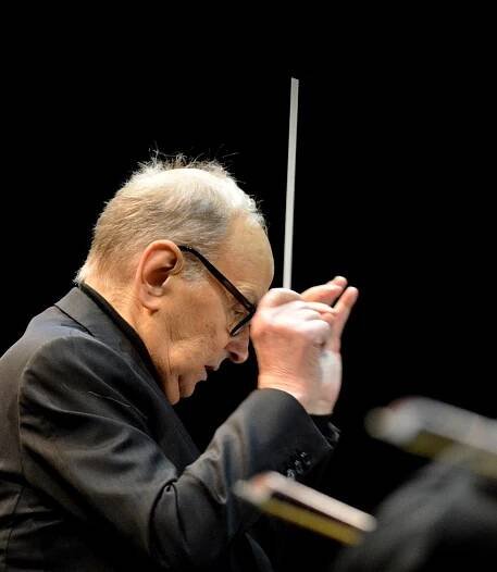 Ennio Morricone se v O2 areně loučil s českým publikem, také popáté měl v Praze vyprodáno | Hospodářské noviny (HN.cz)