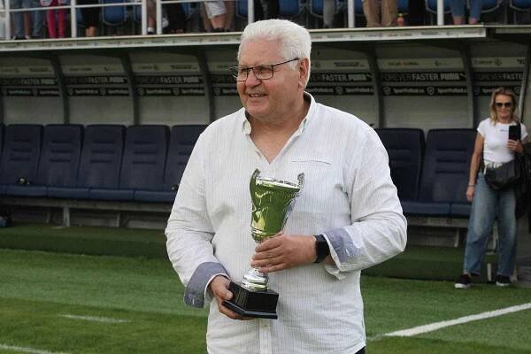 Dorostenci Mařatic (modré dresy) zvítězili ve finále Poháru OFS Uherské Hradiště nad Buchlovicemi 4:1.