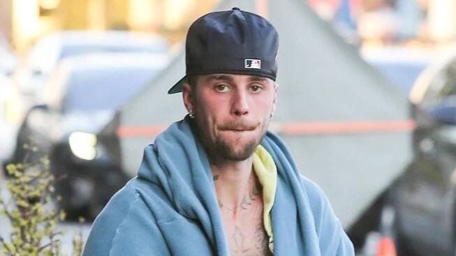 Přestaň s tím, jsi čerstvý otec! Bieber nedávno odmítl, že by bral drogy. Na novém videu ale opět děsí fanoušky - Super.cz