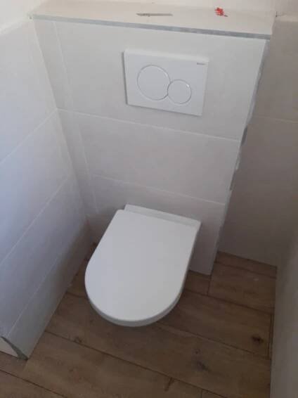 nové závěsné wc-stav po realizaci
