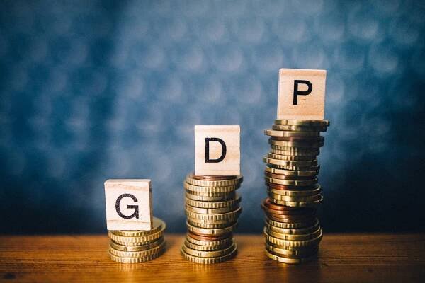 OECD očekává růst českého HDP o 3,8 procenta, doporučuje úpravu penzí