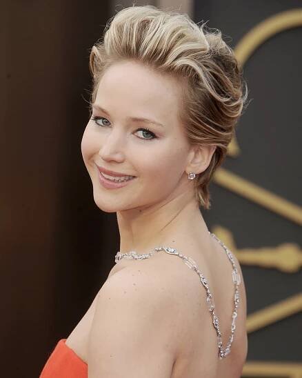 Diamonds in Reverse: The Back Necklace Is All The Rage 27