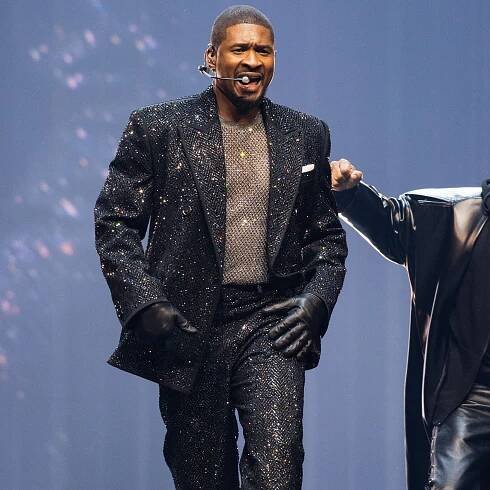 Usher’s Custom Burberry Tour Look Makes You Want To Say “OMG”
