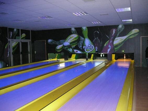 Poznaň Posir-Polsko: čtyřdráhový bowling-bezšňůrová technologie - Bowlingové dráhy od Bowling Centrum Trutnov