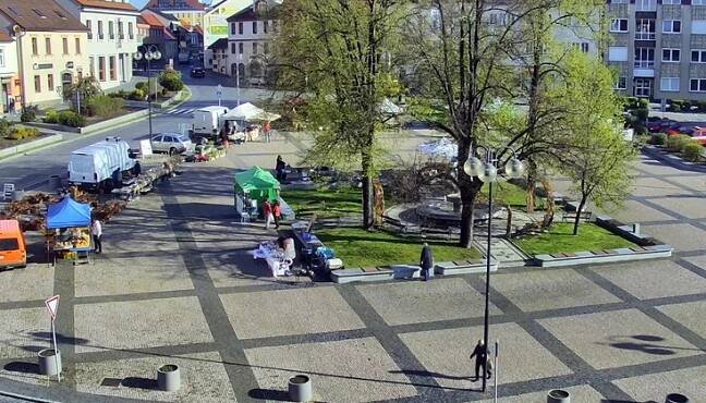 Farmářský trh v Sedlčanech není už to co býval, na náměstí se krčilo jen pár stánků