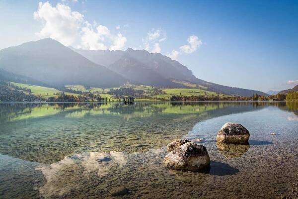 Der Walchsee an einem Sommermorgen