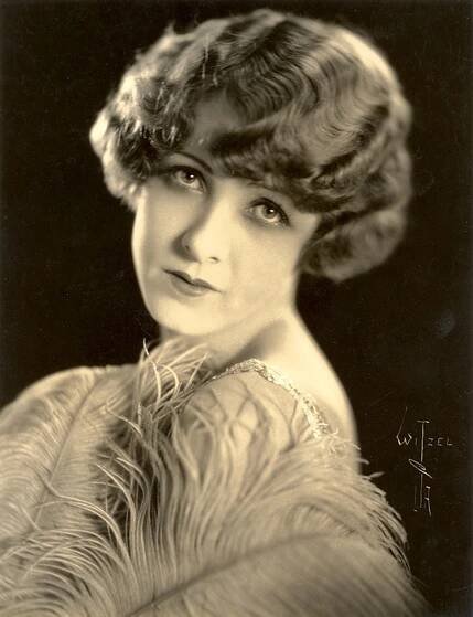 Soubor:Claire Windsor by Witzel.jpg – Wikipedie