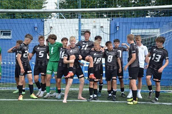 Kategorie U17 ovládla svou soutěž tři kola před jejím koncem | FC Hradec Králové