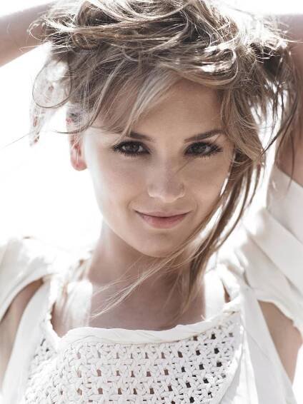Rachael Cook fotka