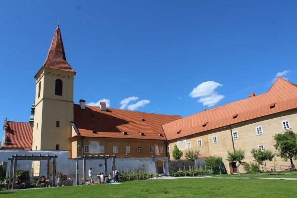 Zahrady o víkendu otevírají brány