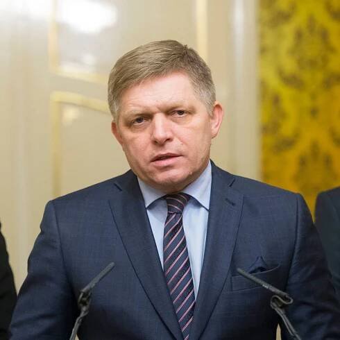 Slováci chystají Robertu Ficovi odvykačku od závislosti na moci