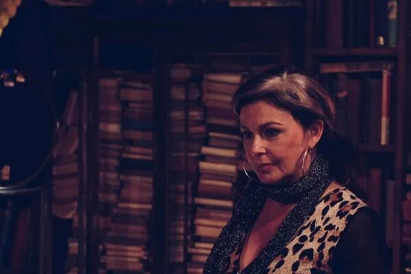 Queens of Mystery - Death by Vinyl, First Chapter - Z filmu - Julie Graham