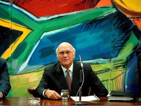 Zemřel poslední bělošský prezident JAR de Klerk (†85). Osvobodil Mandelu, Klaus ho ocenil