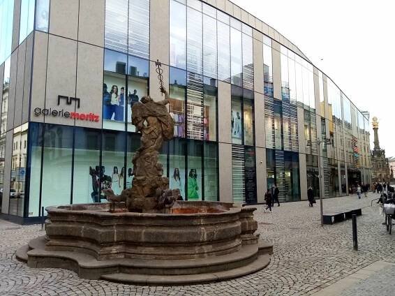 Projděte se kolem starého Prioru v Olomouci. V této aplikaci to stále jde
