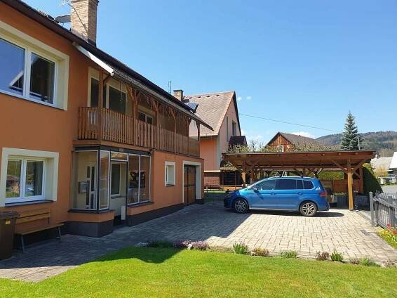 Parkování před objektem - chalupa k pronájmu Lipová-lázně - foto 3