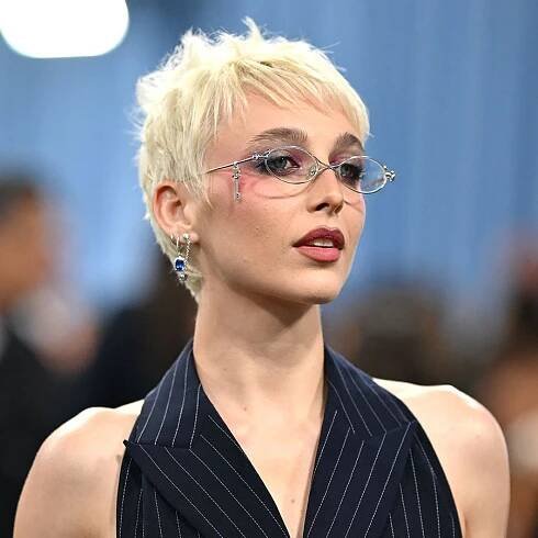Emma Chamberlain Wore a Totally Backless Suit Dress to the Met Gala 2025
