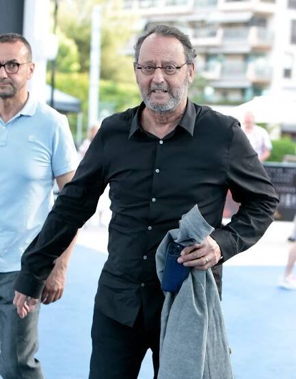 Jean Reno dokazuje, že zubu času úspěšně odolává. Francouzský herec i v 73 letech vypadá fantasticky - galerie | Život v
