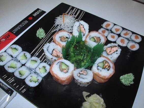 Zdvihněte hůlky: set čerstvého sushi pro milovníky japonské kuchyně