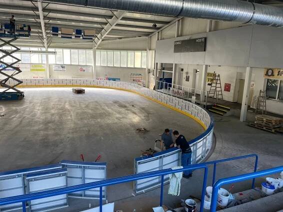 Na zimním stadionu pokračují stavební práce - Horácký hokejový klub Velké Meziříčí