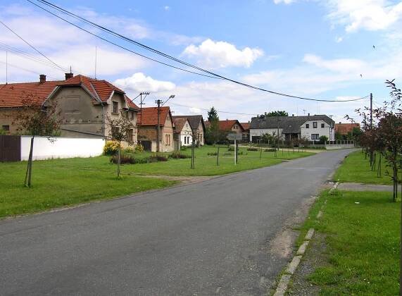 File:Radovesnice II, South Common 2.jpg