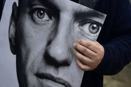 Alexej Navalnyj je mrtvý. Nejznámější Putinův vězeň prý naráz pozbyl vědomí