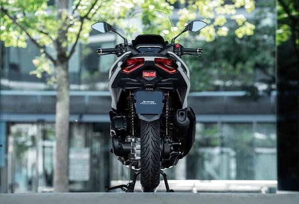 Yamaha XMAX 125 Tech Max 2025 Ceramic Grey (11)
