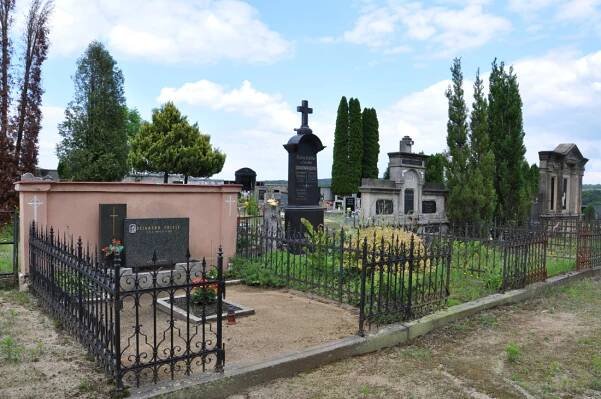 Rybniště | Detail hřbitova | Databáze historických hřbitovů