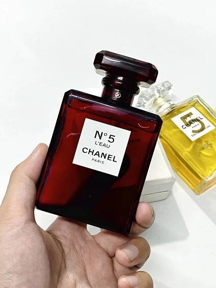 Chanel No 5 L'Eau Red Edition Chanel pro ženy