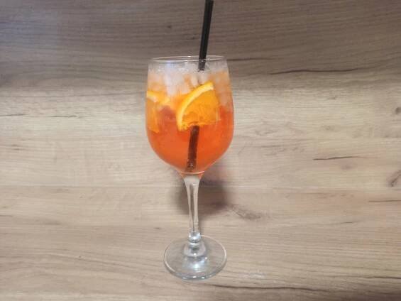 Aperol Spritz - Osvežující symfonie chutí pro sluneční letní dny - Putování Světem