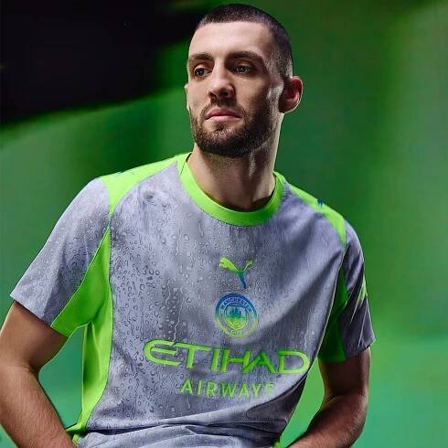 Manchester City unveils rain covered kit