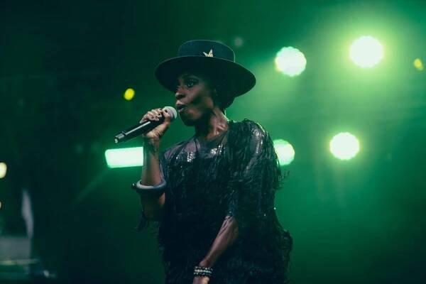 Morcheeba a Indoor Garden Party s Russellem Crowem koncertně zahájili 57. ročník KVIFF