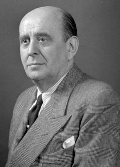 Jan Masaryk (14. září 1886, Královské Vinohrady – 10. března 1948, Praha-Hradčany) byl československý diplomat a politik, syn prvního československého prezidenta Tomáše Garrigue Masaryka. Byl mimo jiné vyslancem v Londýně (1925–1938), ministrem zahraničí v londýnské exilové vládě, v první („košické“) i druhé vládě Zdeňka Fierlingera a v první vládě Klementa Gottwalda. ▬ 1. března 1919 vstoupil do služeb ministerstva zahraničí. Od roku 1919 do října 1920 působil jako chargé d’affaires ve Washingtonu. Snadno navazoval společenské styky, měl talent na jazyky a osvědčil se jako vynikající řečník. V letech 1920-1925 měl funkci osobního tajemníka Edvarda Beneše, tehdy ministra zahraničních věcí ČSR. Současně byl od prosince 1921 přidělen jako legační rada na vyslanectví v Londýně. ▬ V období 1944-1945 zastával i posty ministra národní obrany a ministra financí. V Únoru 1948 odmítl odstoupit s ostatními demokratickými ministry. Několik dní poté za nevyjasněných okolností zemřel.