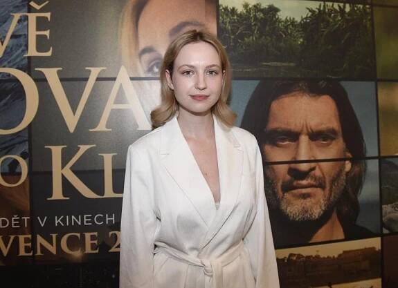 Role ve filmu Dvě slova jako klíč jí dala zabrat: Krásná herečka Dulínková vyhledala po natáčení pomoc psychologa