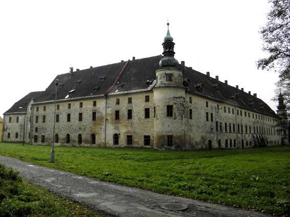 Osudy zámku v Janovicích | Olomouc