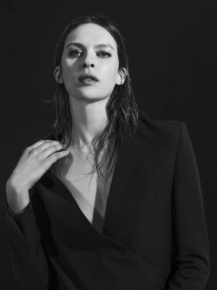 ELISE CROMBEZ FOR H&M CONSCIOUSZEB DAEMEN - Vera Dierckx