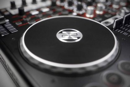 Reloop Terminal 4 Mix DJ Controller Review  (1)