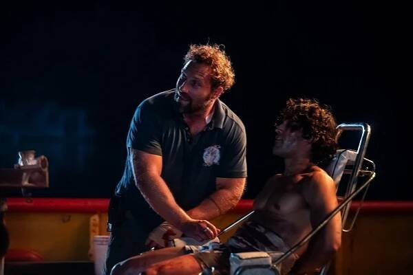 Jai Courtney, Josh Heuston - Nebezpečná zvířata - Z filmu