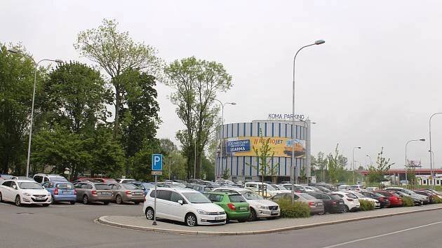 Uleví Svinovu nové parkoviště u nádraží?