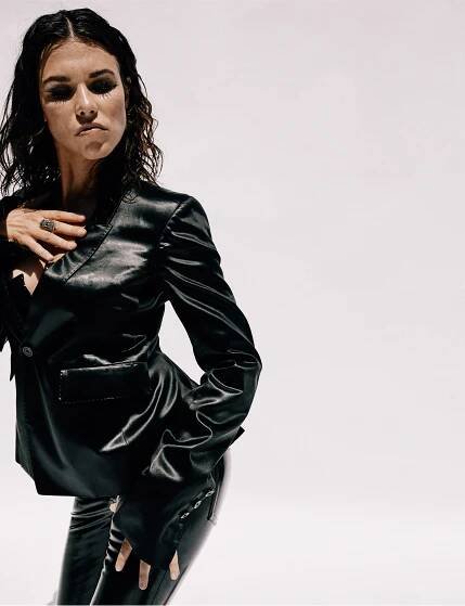 Ana Ularu & Marc Rissmann make an entrance - Entrance Store