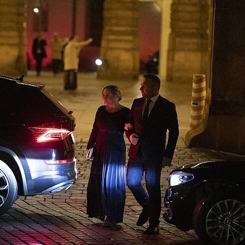 Marian Jurečka s manželkou na udělování státních vyznamenání 28. října 2023.